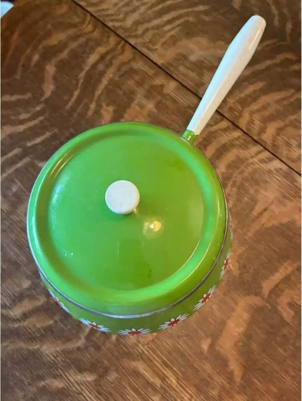 Retro enameled grass green & daisies fondue pot
